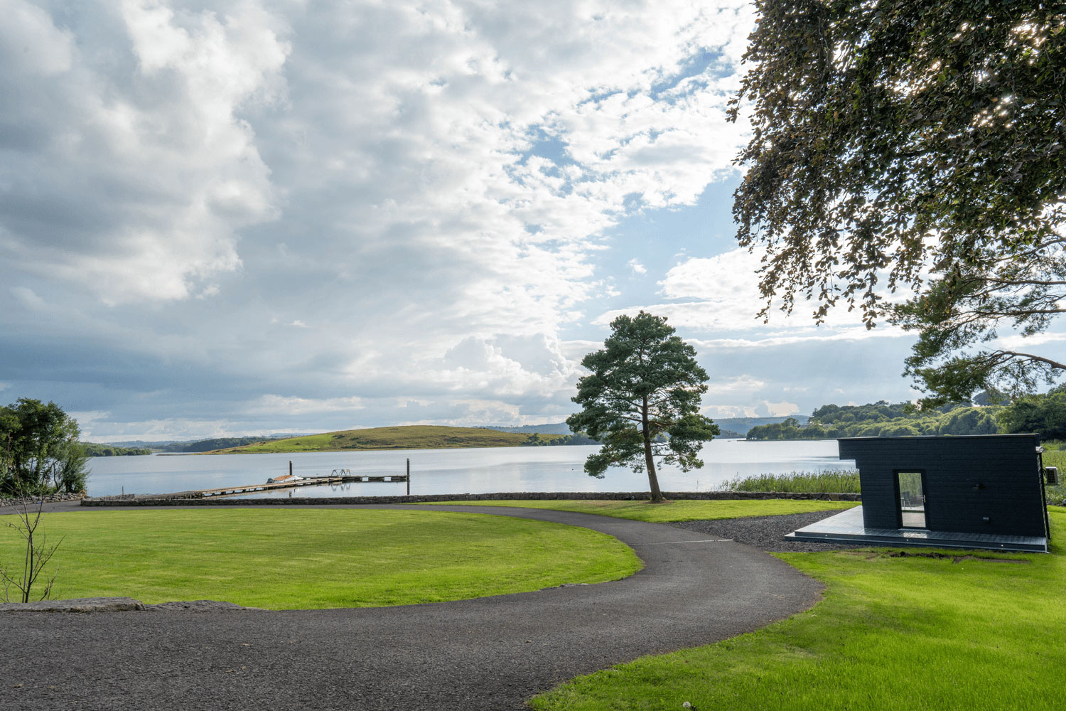 Garden Room Lake View